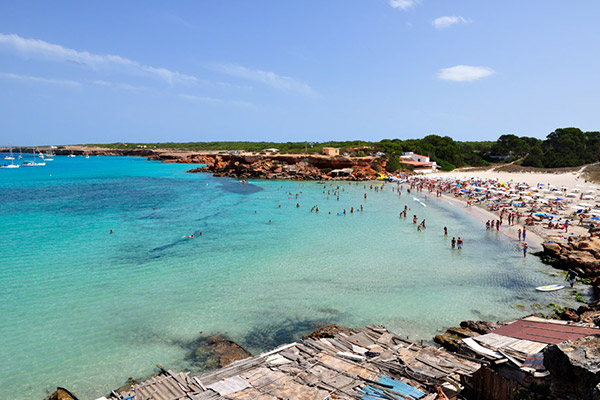 Dos playas con encanto, Playa de Mitjorn y Cala Saona