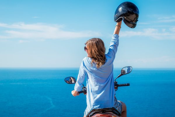 Formentera en moto te da libertad, te brinda felicidad con sus aguas cristalinas