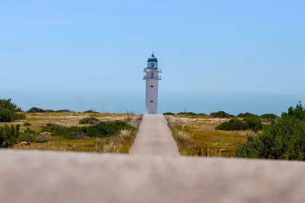 Paisaje de Faro de Cap de Barbaria en Formentera